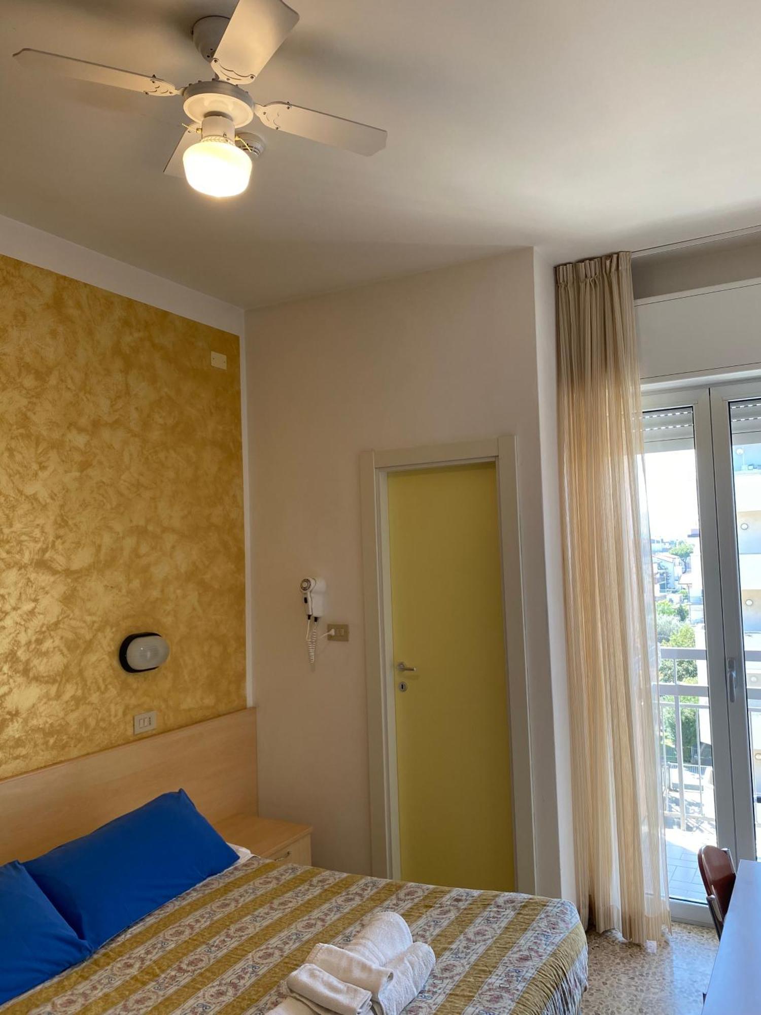 Hotel Loretta リミニ エクステリア 写真